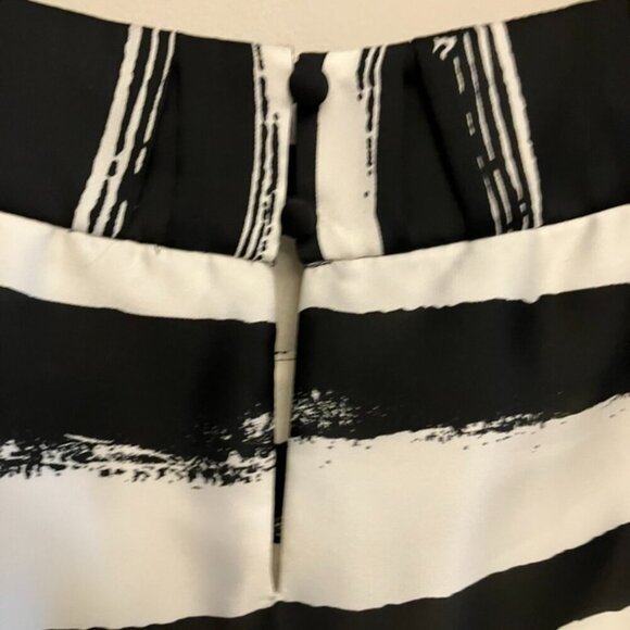 Black and White Maxi Dress - Picture 6 of 6